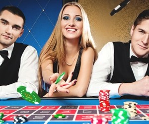 Example of dealers hosting at Evolution Live Casino